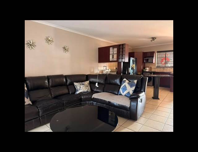 3 BEDROOM APARTMENT FOR SALE IN WATERVAL EAST